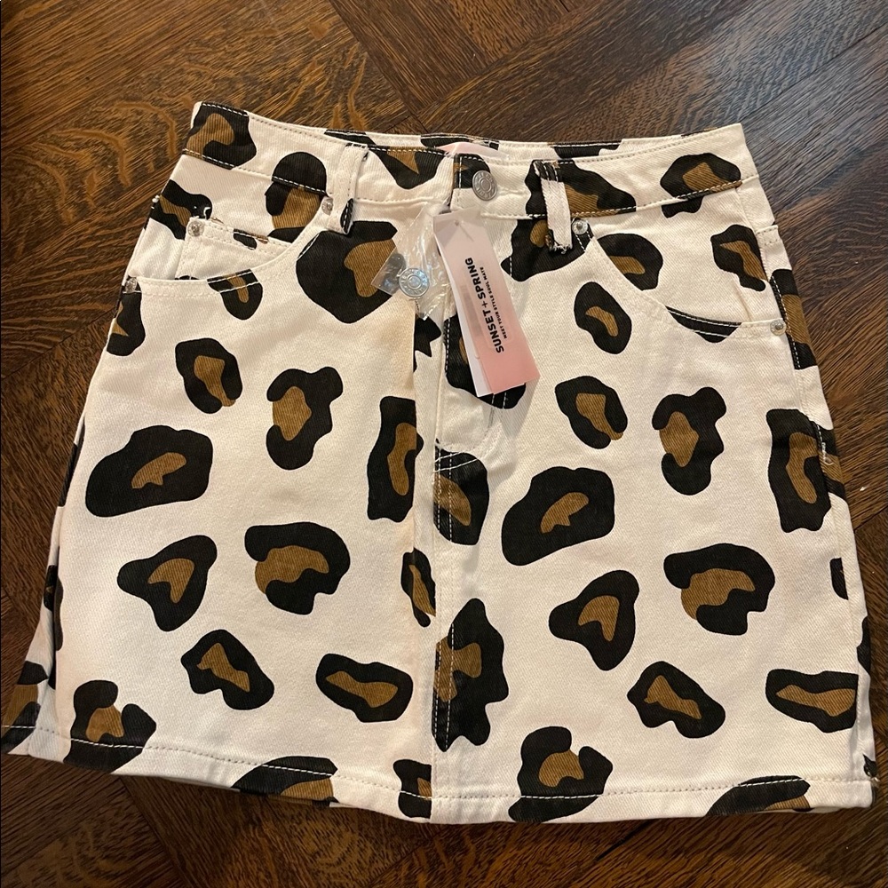 Leopard Print mini skirt